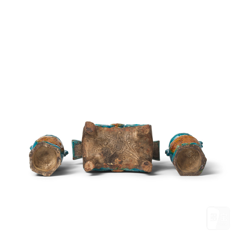 十七世紀 琺華香爐及雙耳瓶一對 | GARNITURE DE TROIS PIÈCES EN GRÈS ÉMAILLÉ FAHUA - 图6